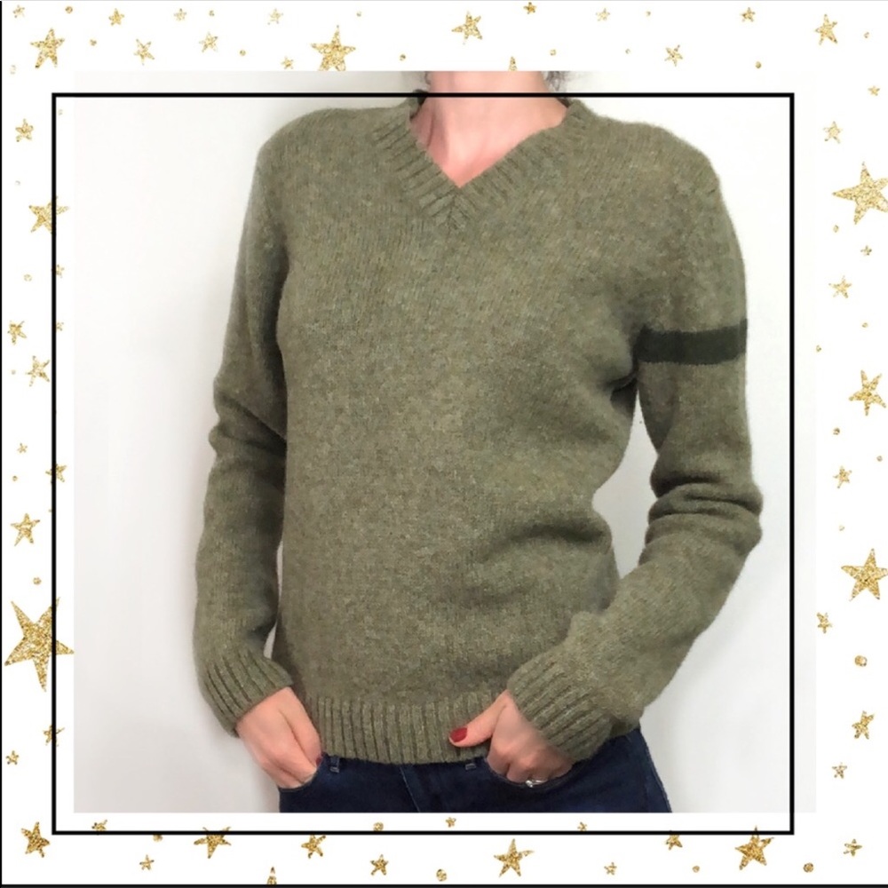 Woman’s Lg 100% Wool green V-neck sweater